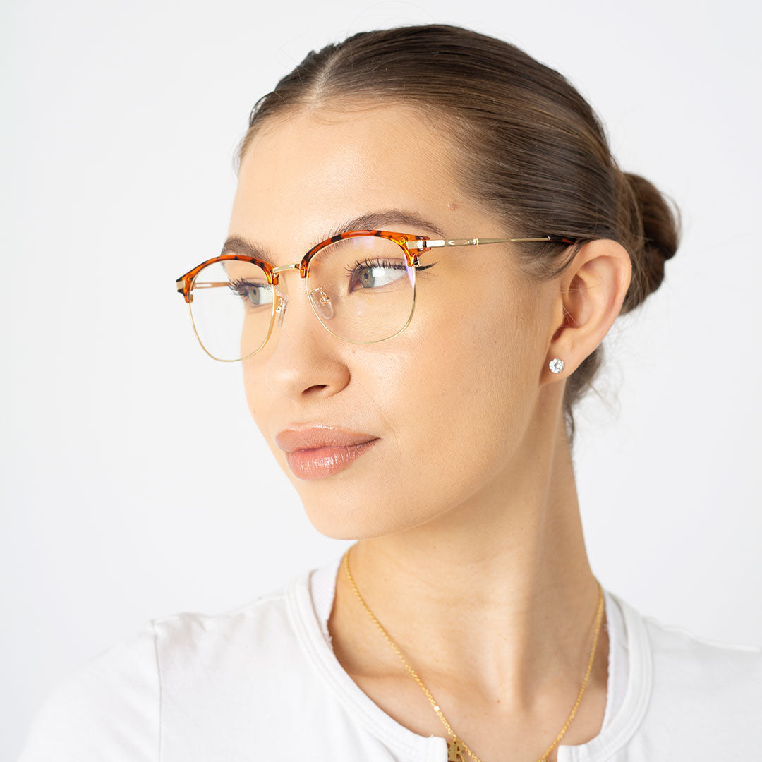 Woman wearing Vevan | Blue Light Glasses - Blue Light Mentality