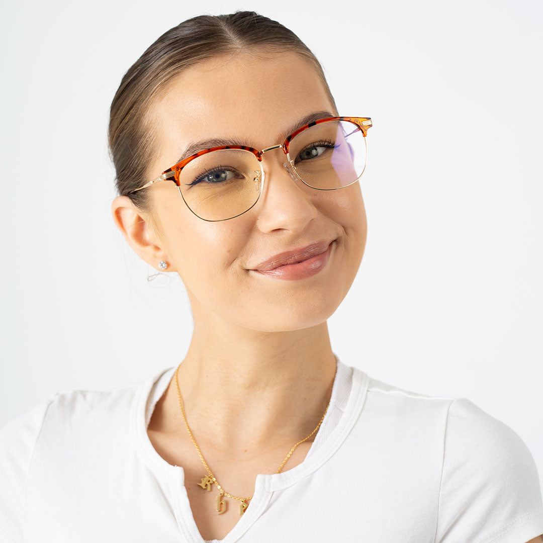 Woman wearing Vevan | Blue Light Glasses - Blue Light Mentality